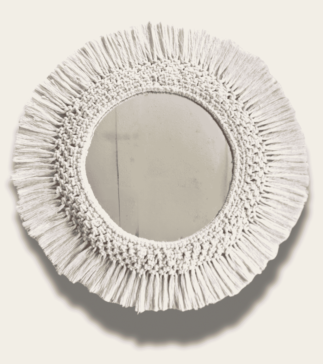 Espejo de macrame hecho a mano en El Salvador estilo Boho