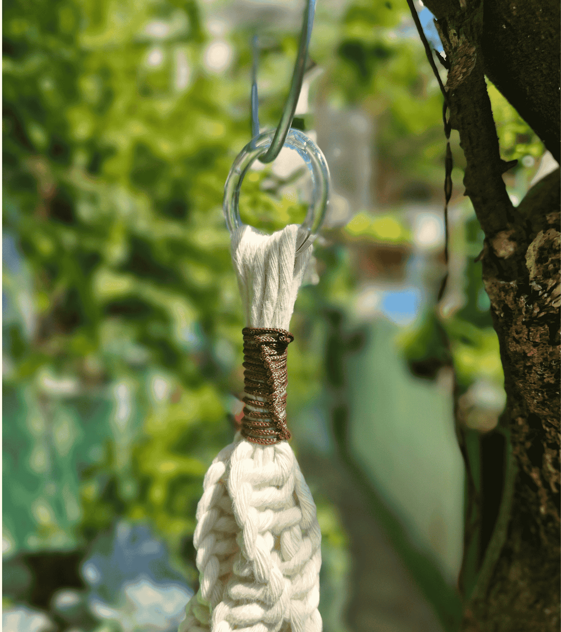 Portamaceta de macramé estilo bohemio hecho a mano en El Salvador