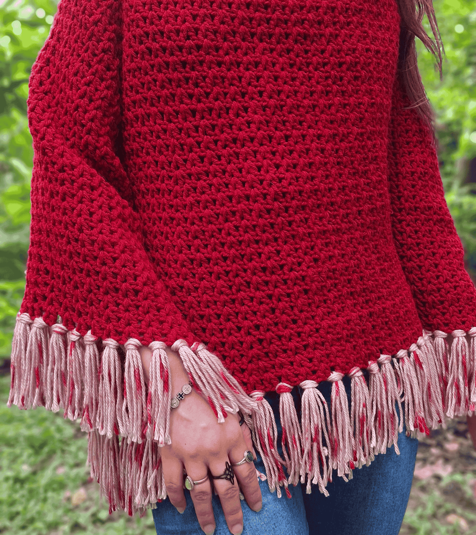 Poncho de crochet hecho a mano en El Salvador.
