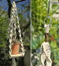 Portamaceta de macramé estilo bohemio para plantas hecho a mano en El Salvador 