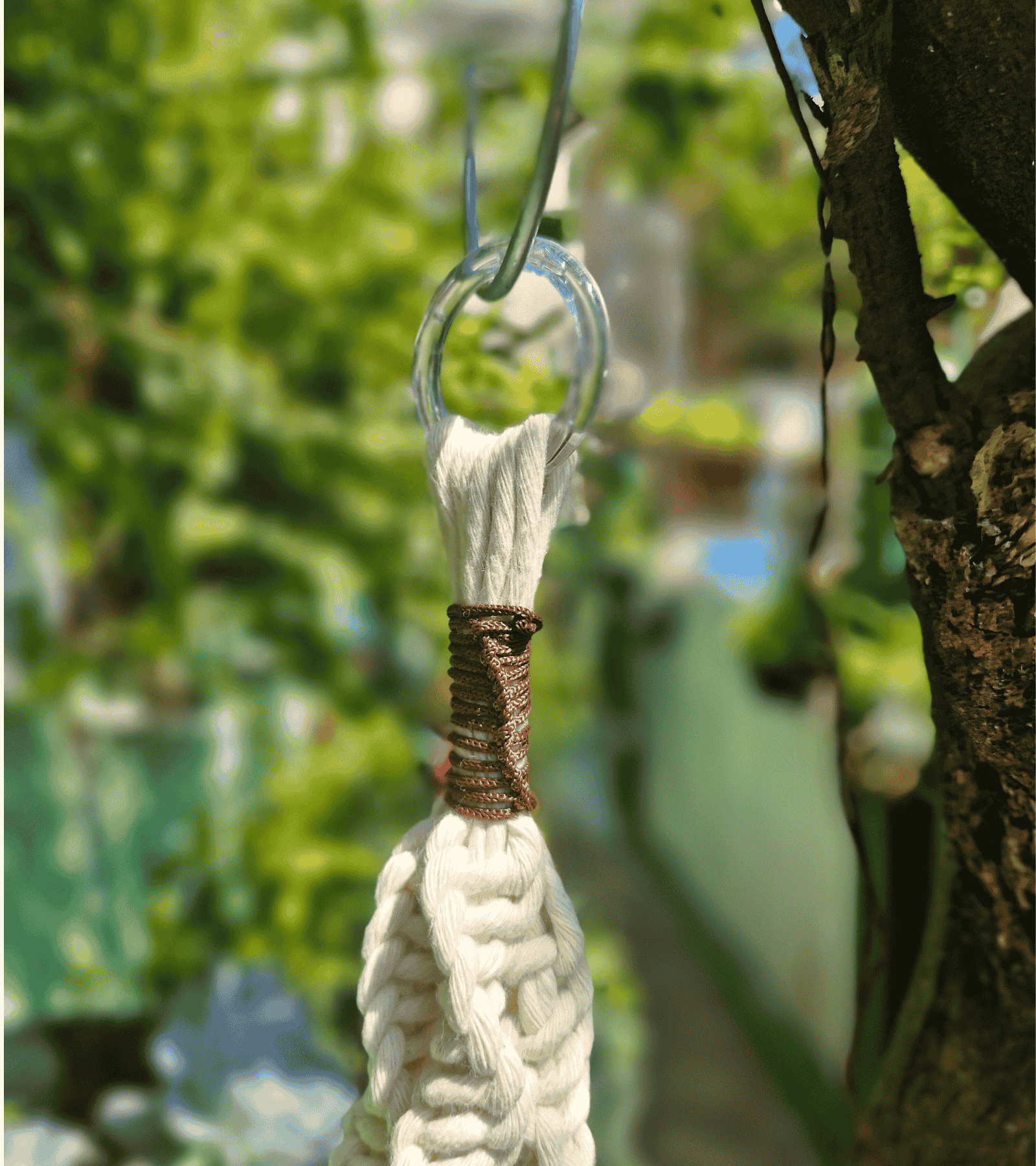 Portamaceta de macramé estilo bohemio hecho a mano en El Salvador