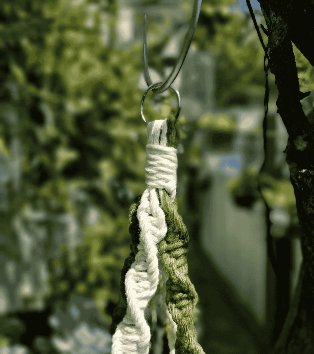 Portamaceta de macramé para plantas estilo bohemio hecho a mano en El Salvador