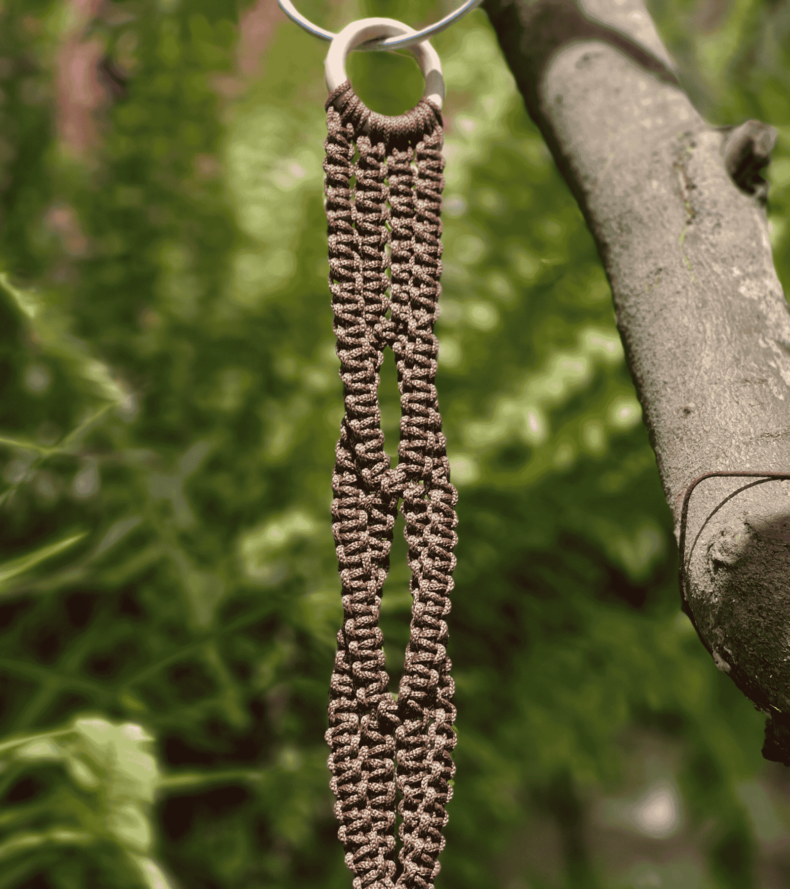 portamaceta de macramé estilo bohemio hecho a mano en El Salvador.